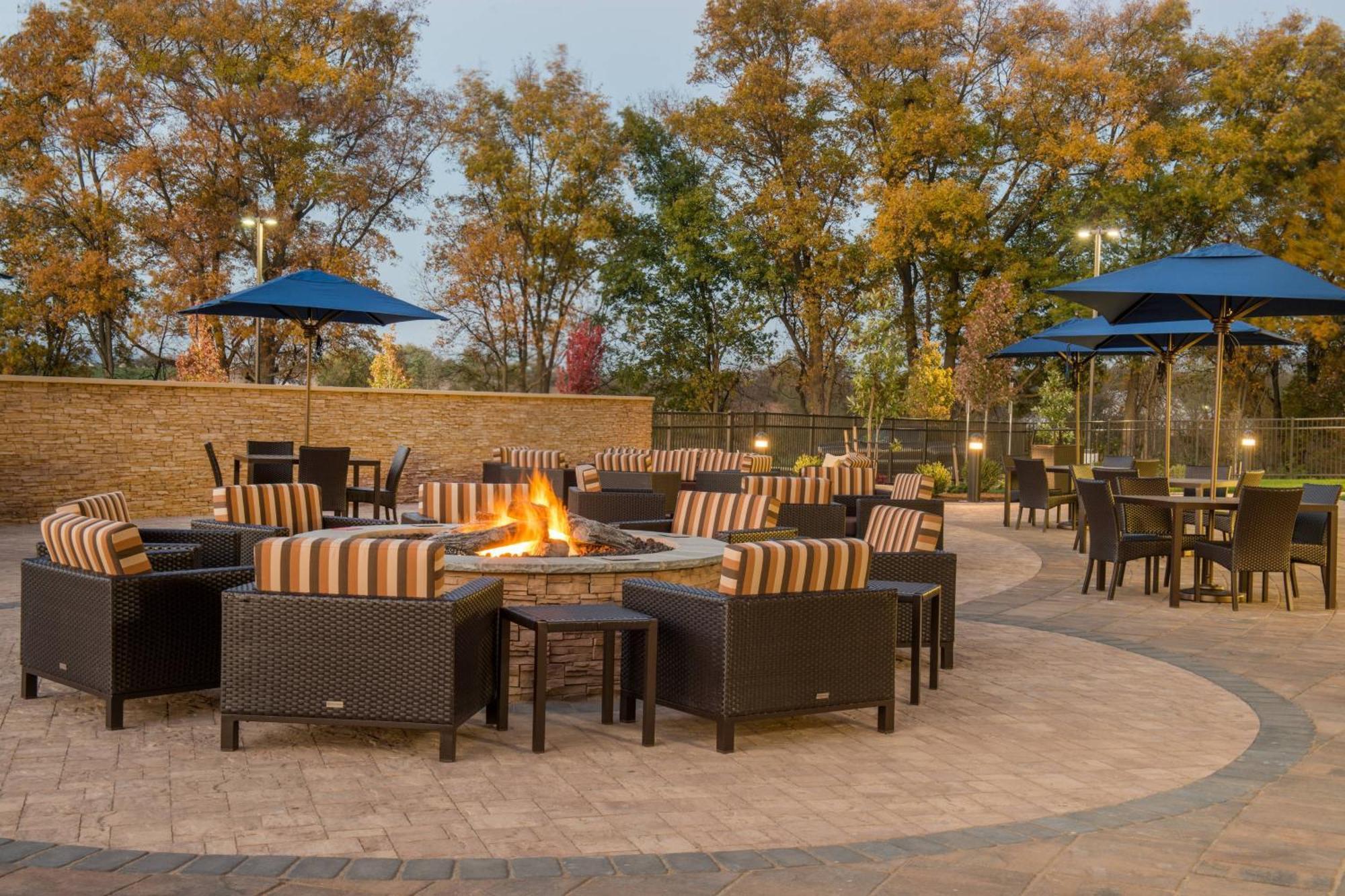 Courtyard By Marriott Shippensburg Ξενοδοχείο Εξωτερικό φωτογραφία